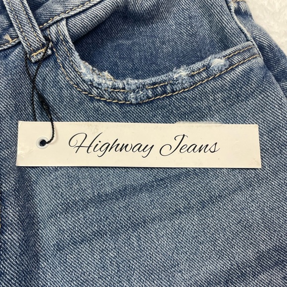 NWT Distressed Mom Jeans, Size 7 - Picture 11 of 15